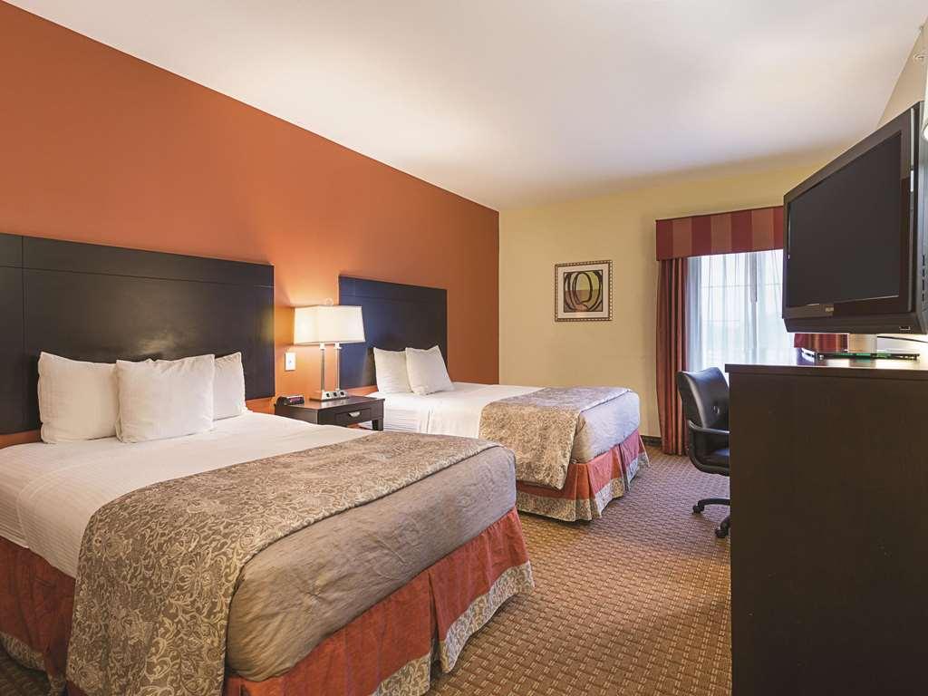 La Quinta By Wyndham East At Normandy Hotel