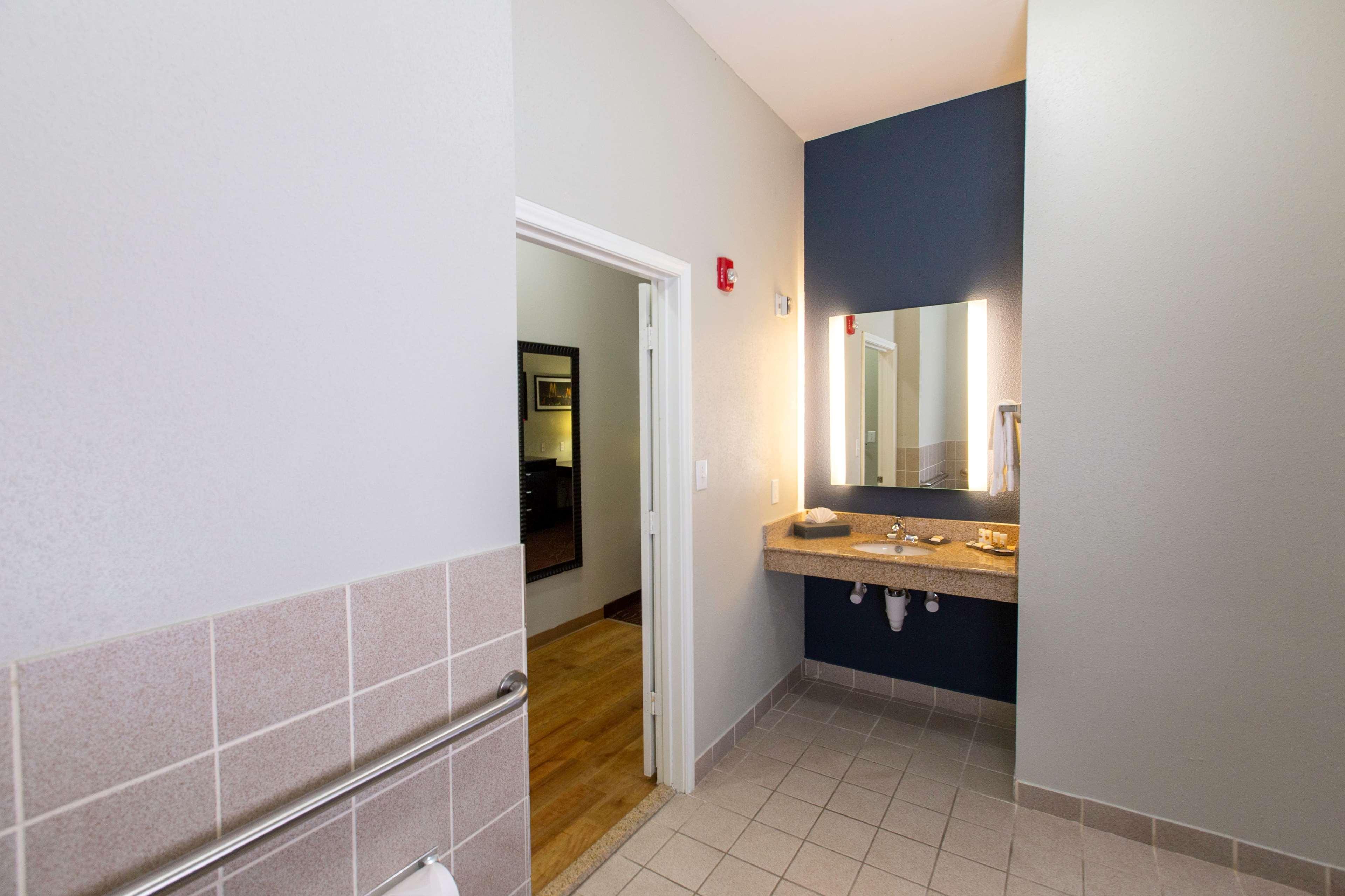 Hotel La Quinta By Wyndham East At Normandy 3*