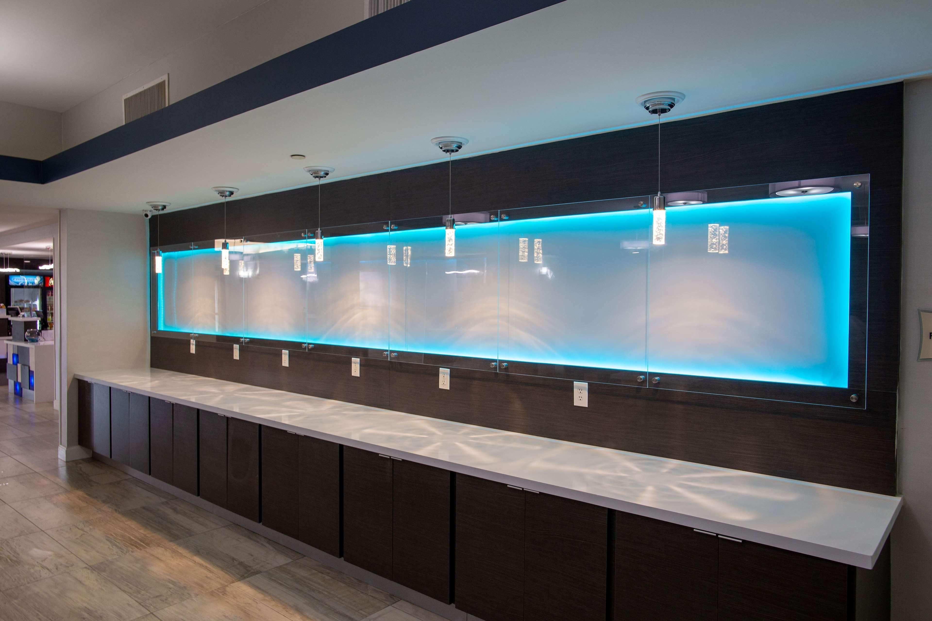 Hotel La Quinta By Wyndham East At Normandy 3*