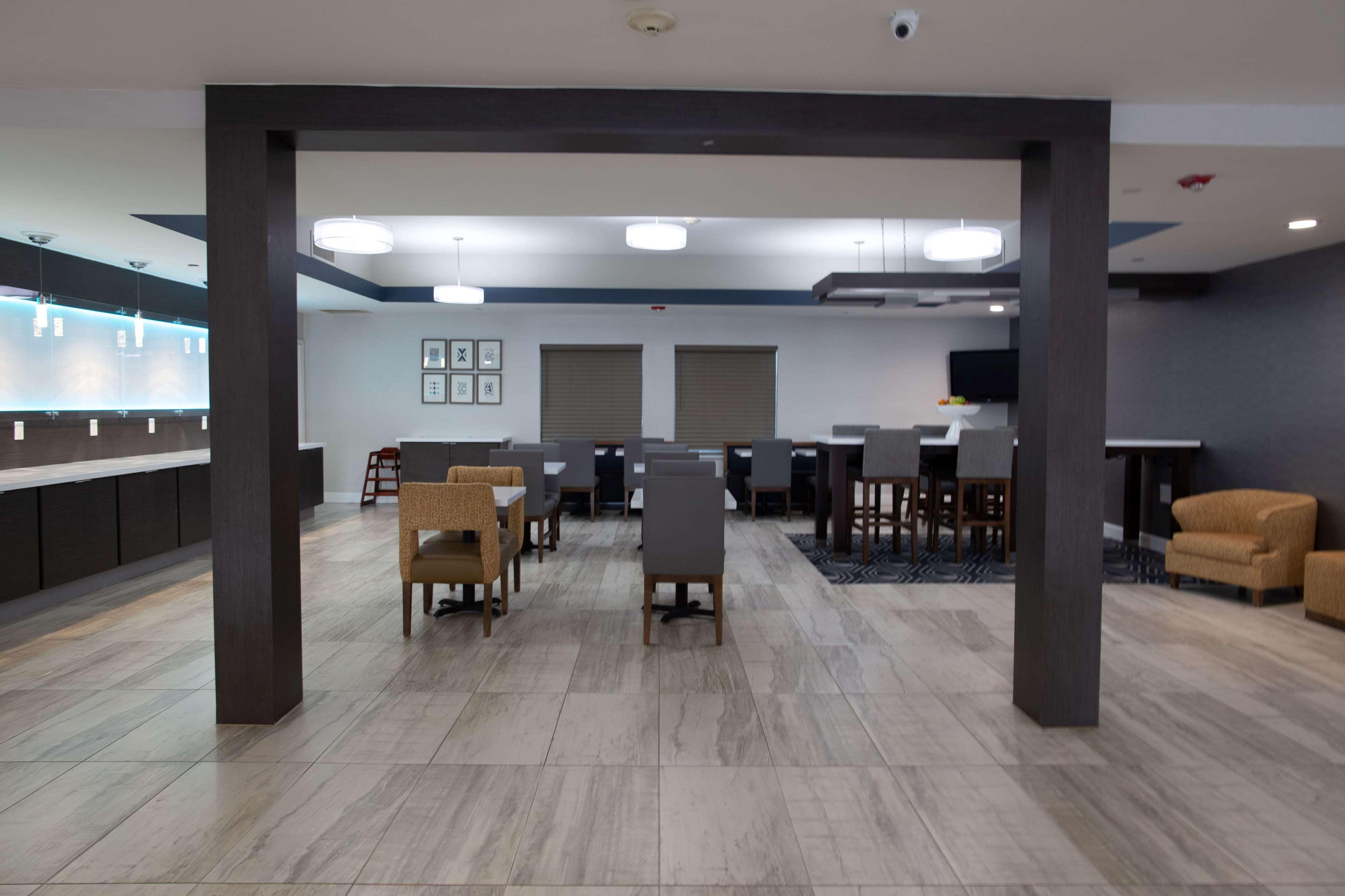 Hotel La Quinta By Wyndham East At Normandy