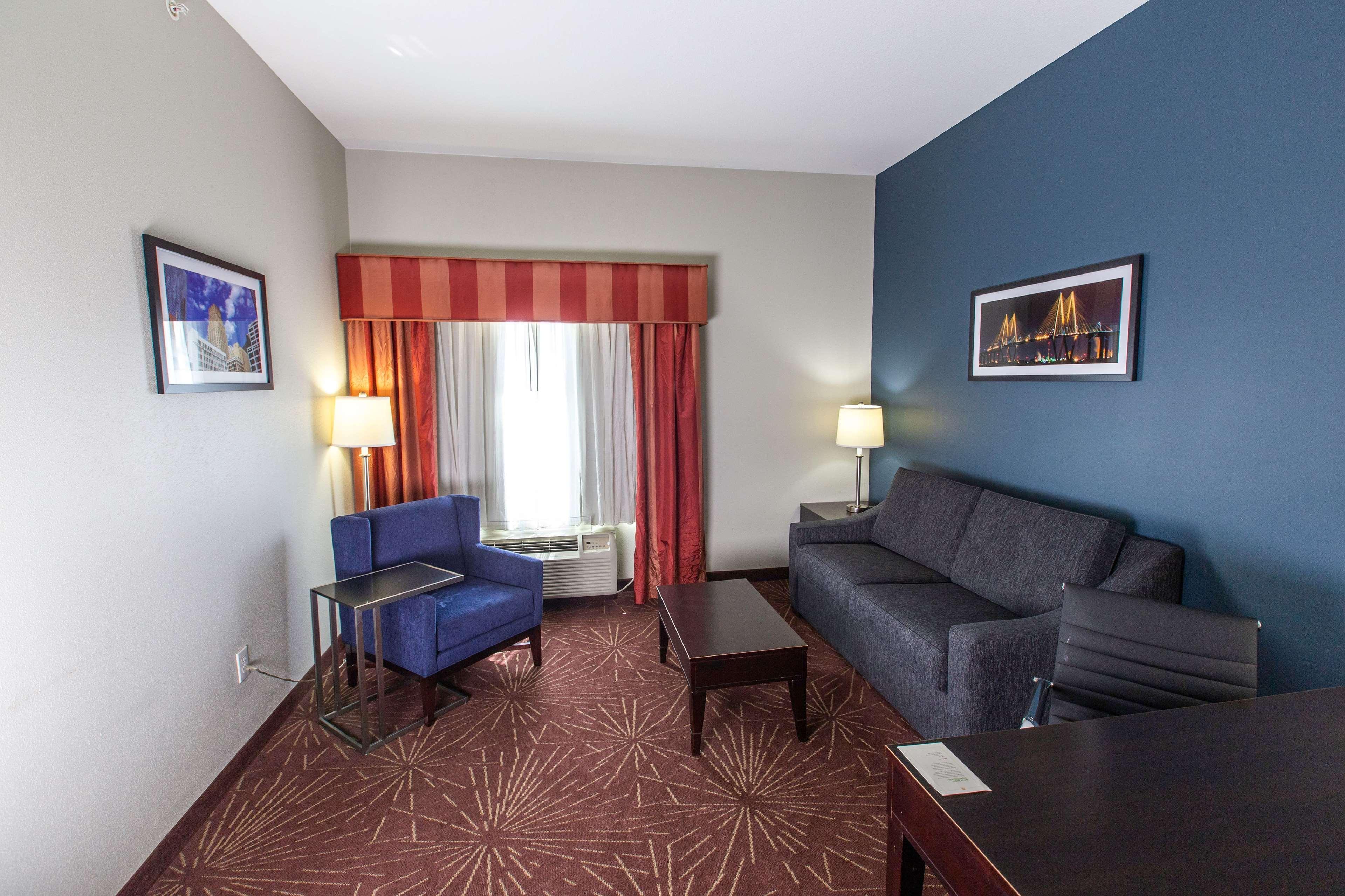 La Quinta By Wyndham East At Normandy Hotel