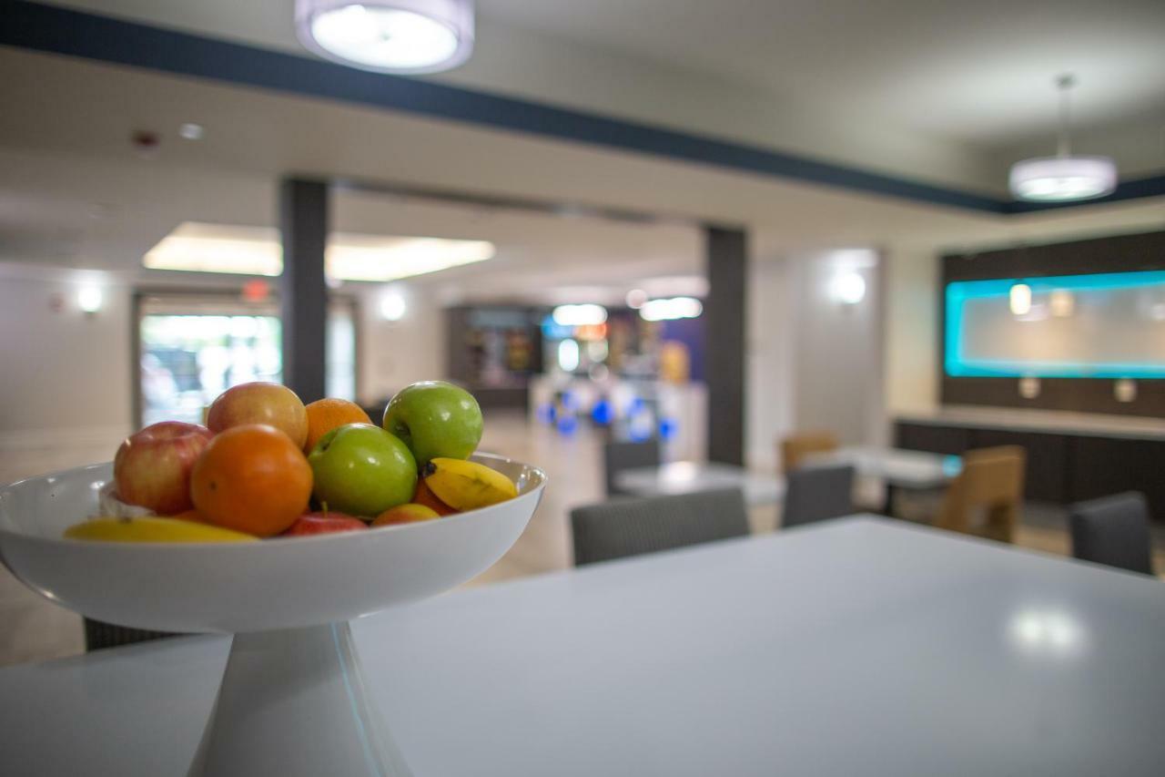 Hotel La Quinta By Wyndham East At Normandy Houston